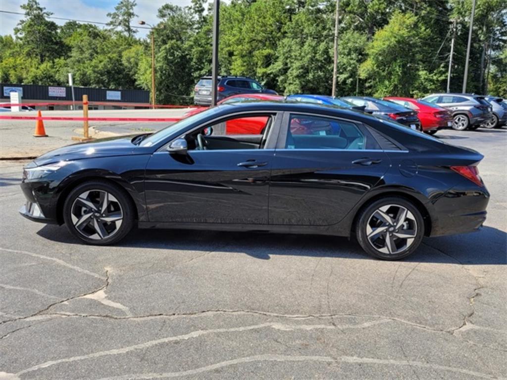 2023 Hyundai Elantra - $28,000