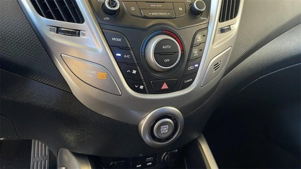 2017 Hyundai Veloster Value Edition photo