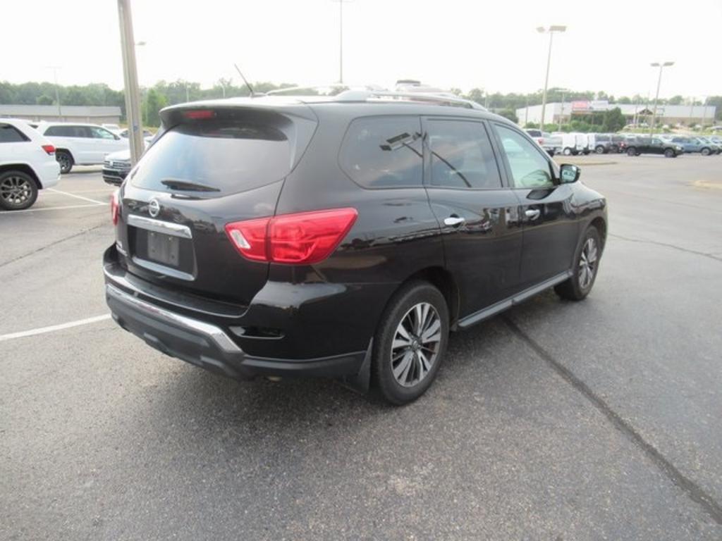 2017 Nissan Pathfinder - $9,000
