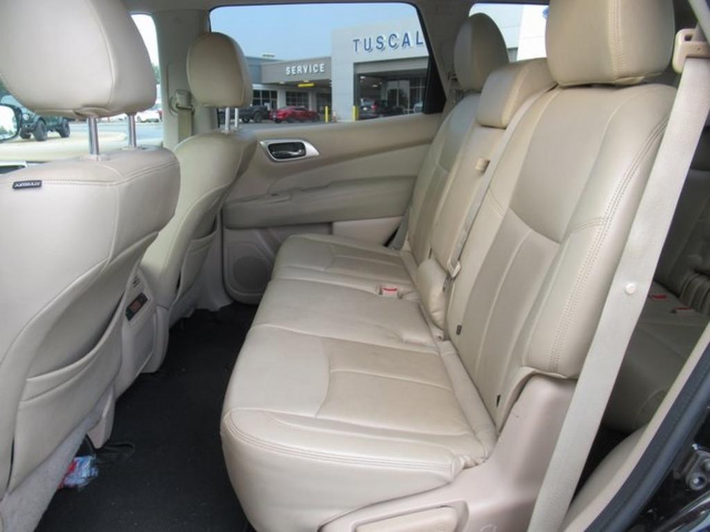 2017 Nissan Pathfinder - $9,000