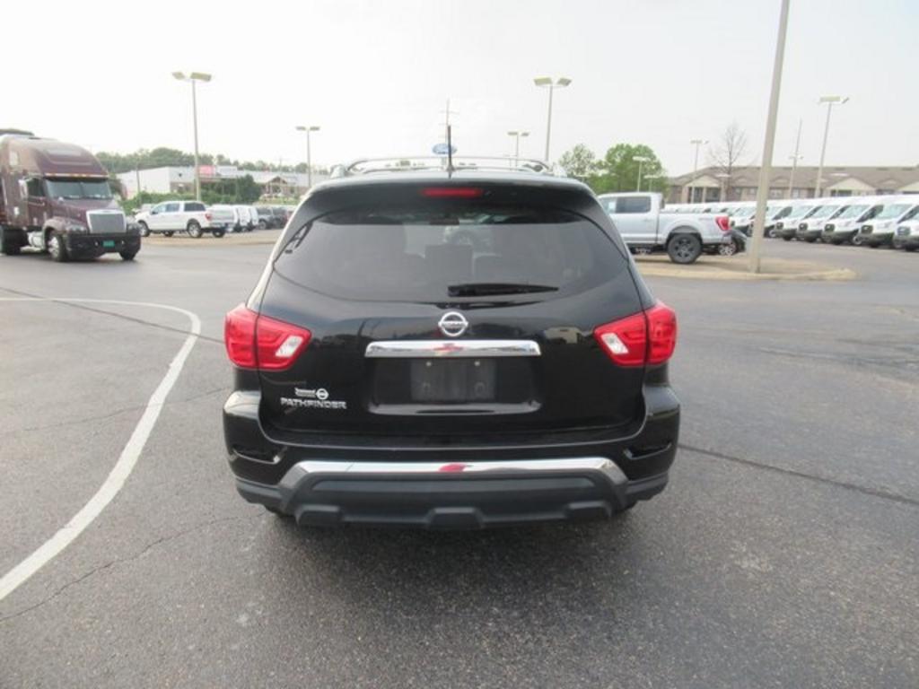 2017 Nissan Pathfinder - $9,000