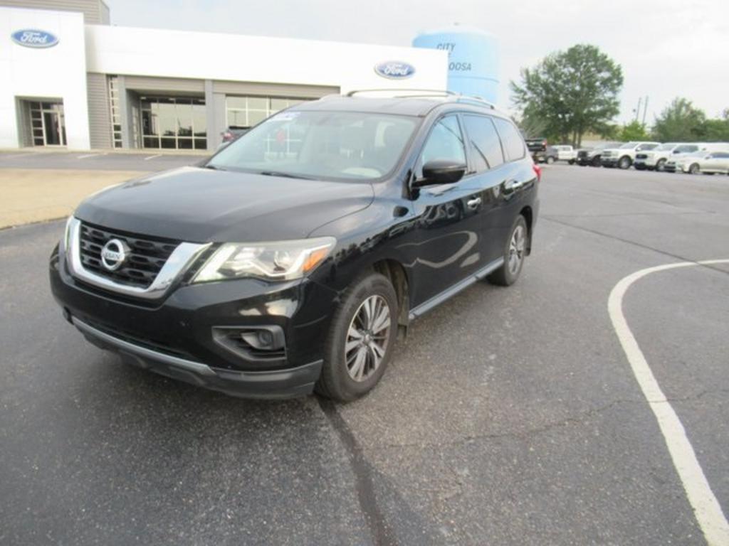2017 Nissan Pathfinder - $9,000