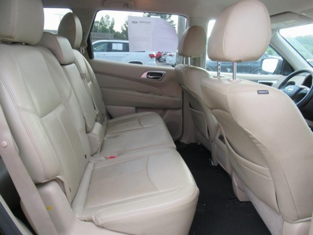 2017 Nissan Pathfinder - $9,000
