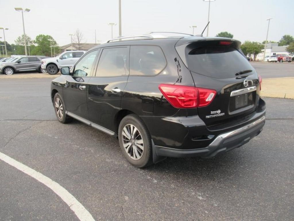 2017 Nissan Pathfinder - $9,000