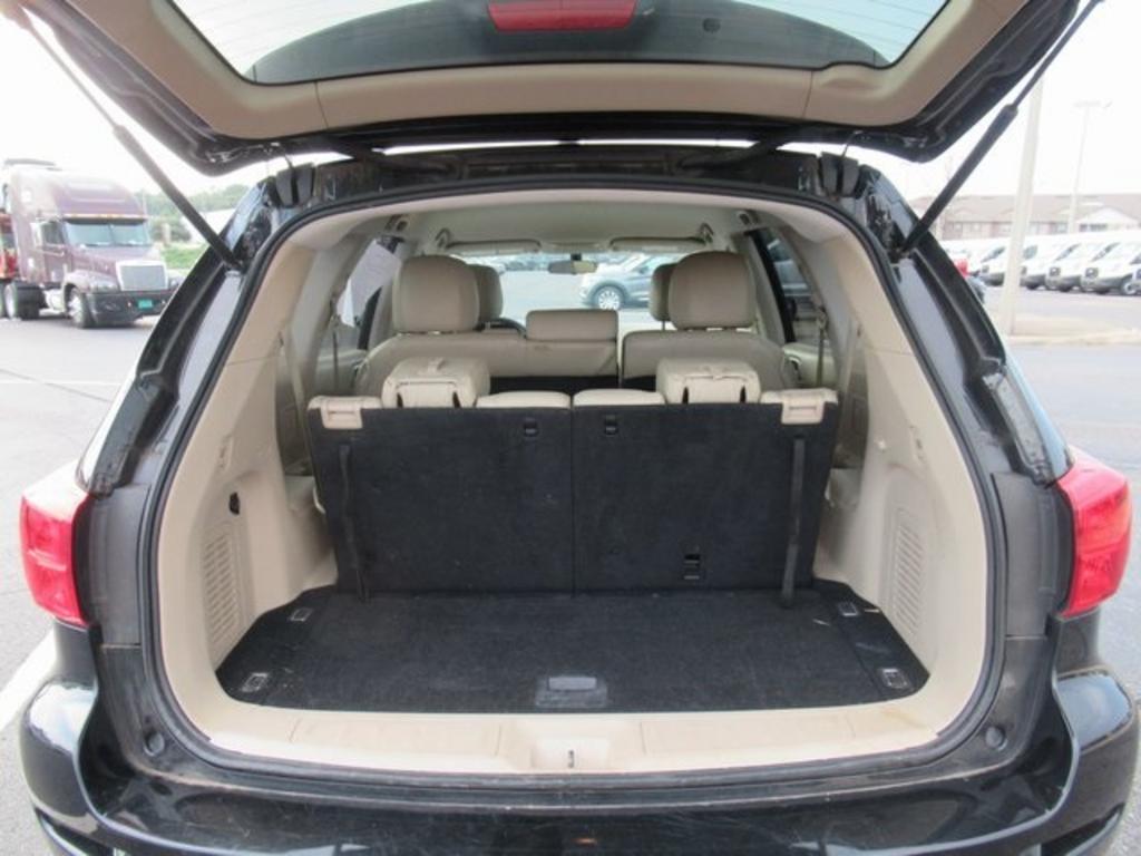 2017 Nissan Pathfinder - $9,000