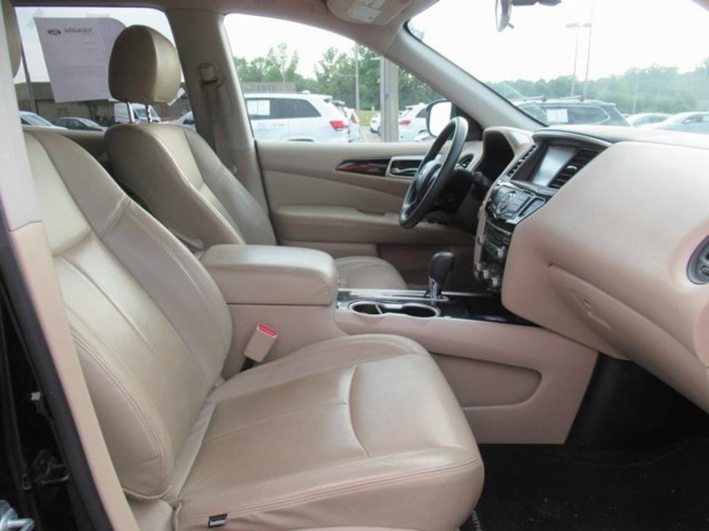 2017 Nissan Pathfinder - $9,000