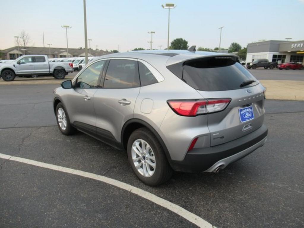 2022 Ford Escape - $28,500