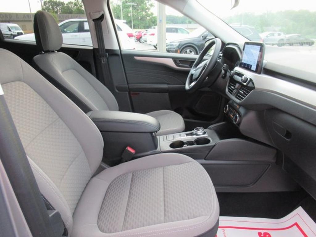 2022 Ford Escape - $28,500