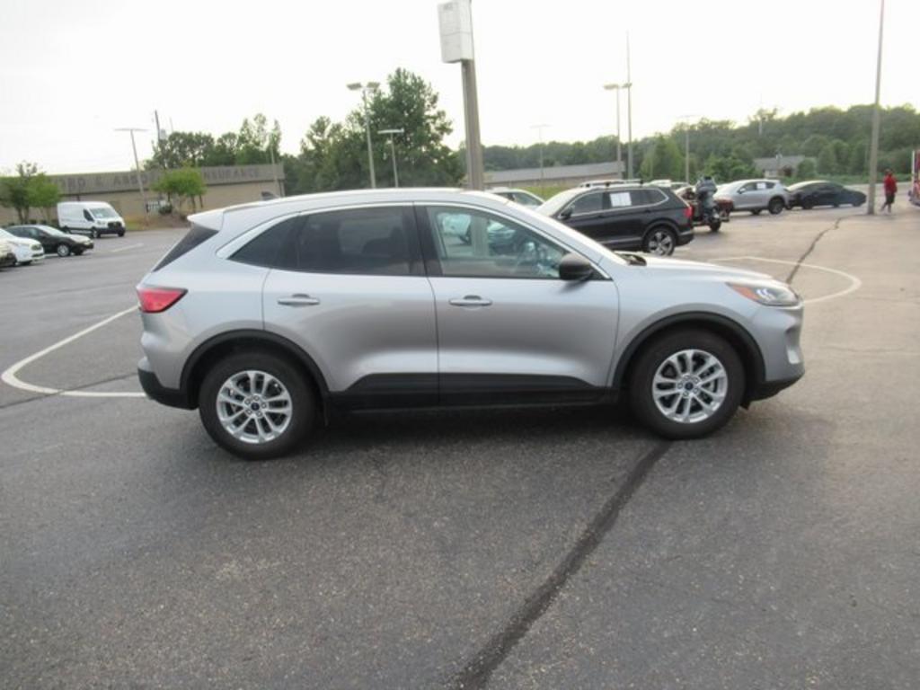 2022 Ford Escape - $28,500