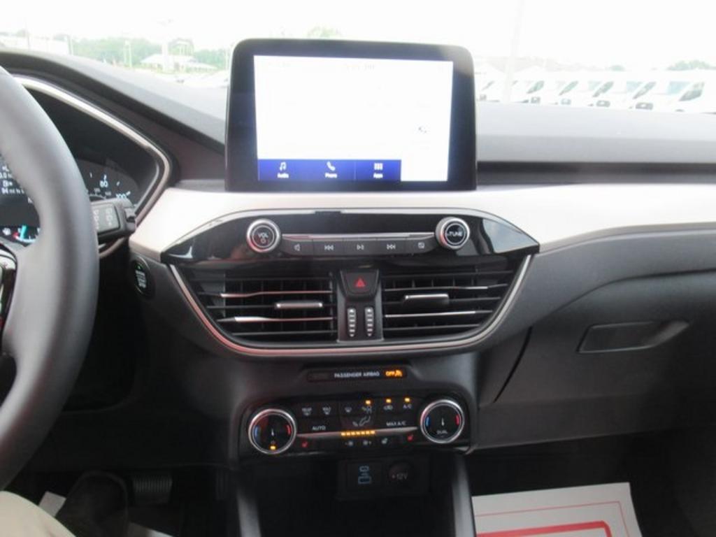 2022 Ford Escape - $28,500