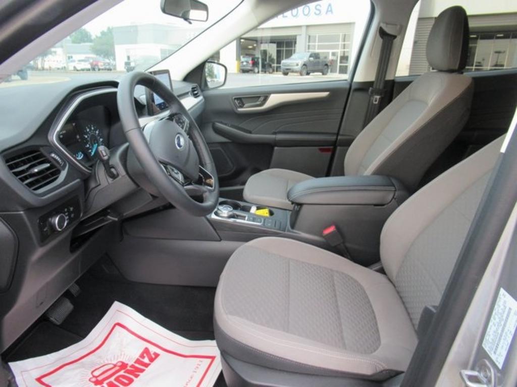 2022 Ford Escape - $28,500