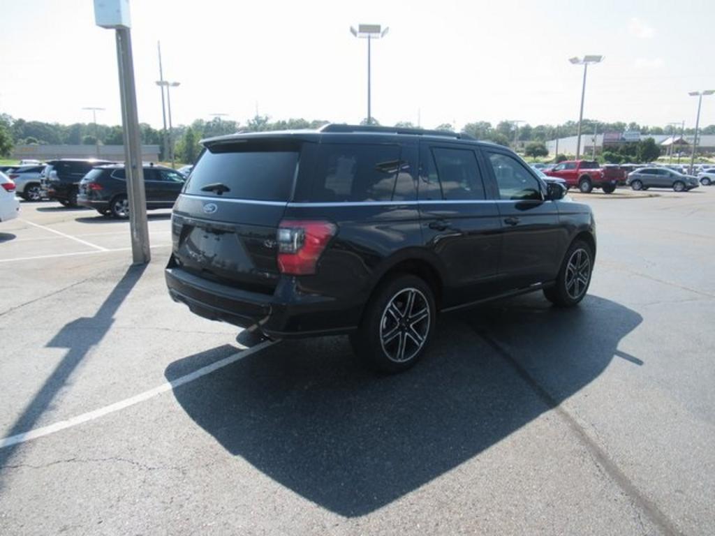 2021 Ford Expedition - $54,000