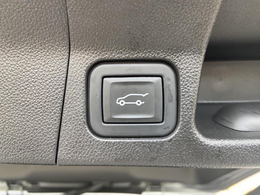 2022 GMC Acadia SLT photo