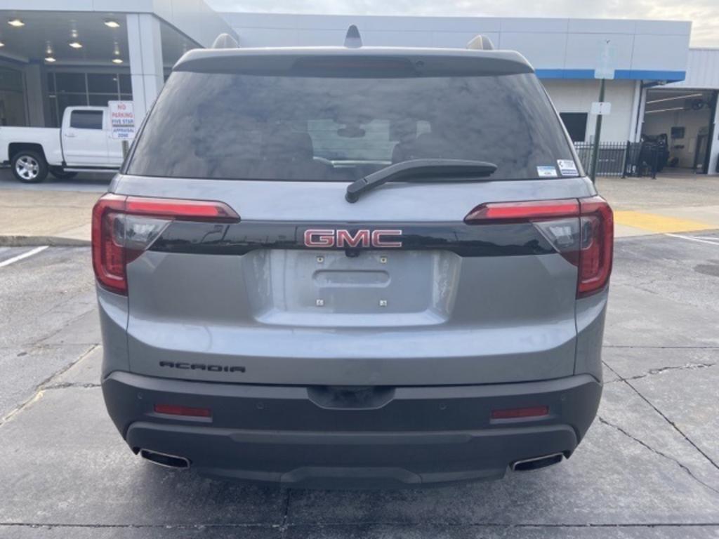 2022 GMC Acadia SLT photo
