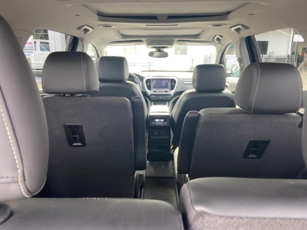 2022 GMC Acadia SLT photo