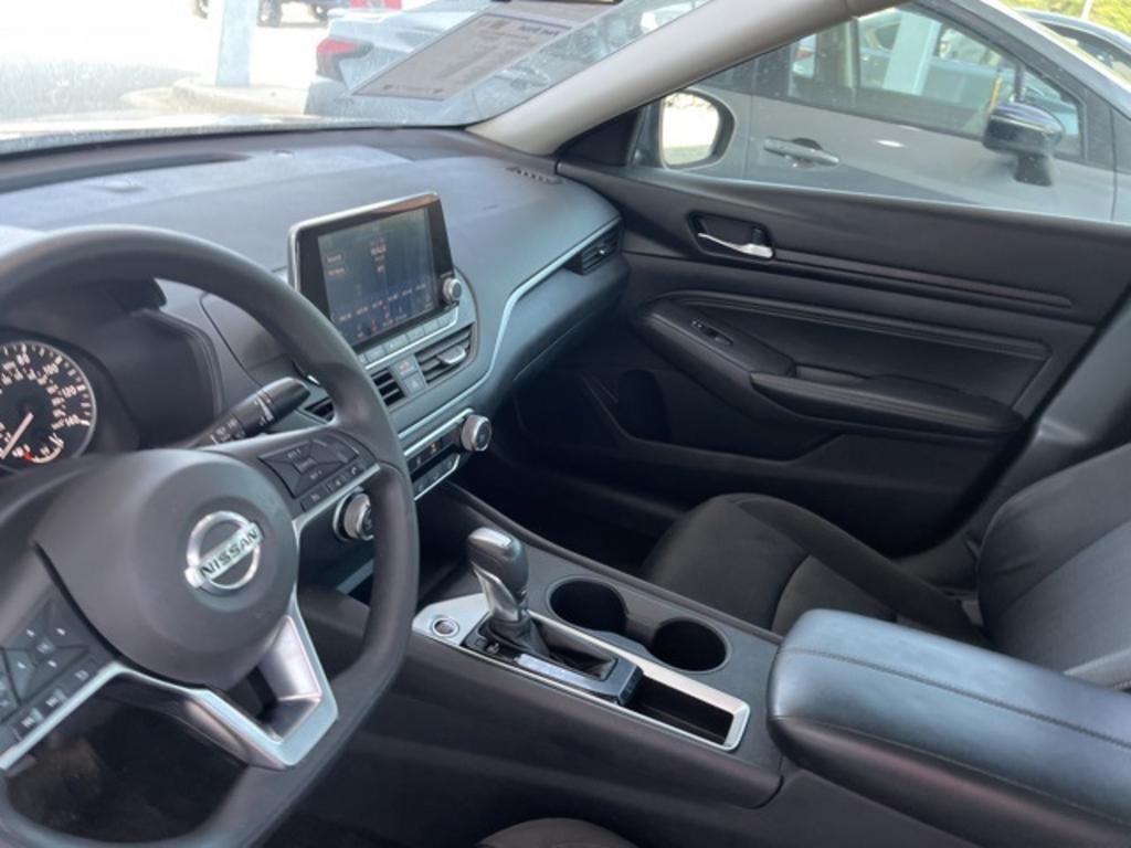 2020 Nissan Altima - $21,000