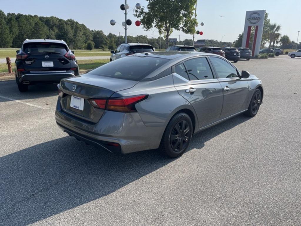 2020 Nissan Altima - $21,000