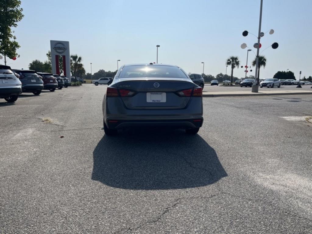 2020 Nissan Altima - $21,000