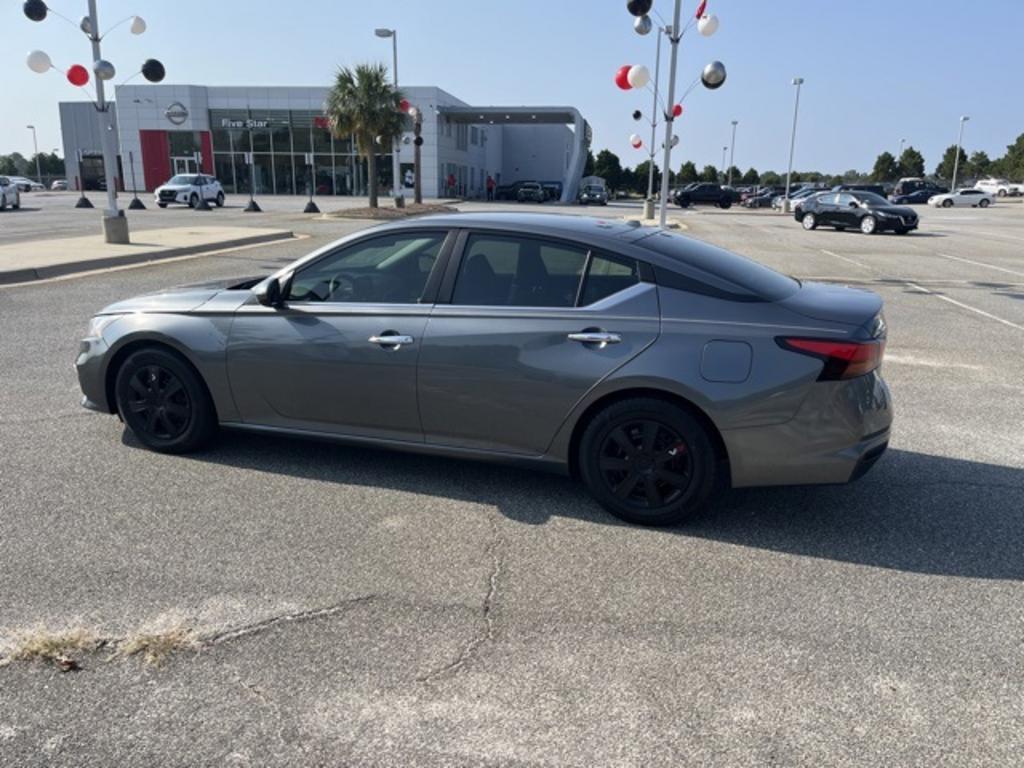 2020 Nissan Altima - $21,000