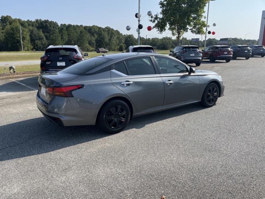 2020 Nissan Altima - $21,000