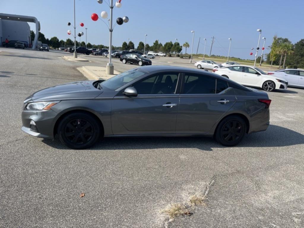 2020 Nissan Altima - $21,000