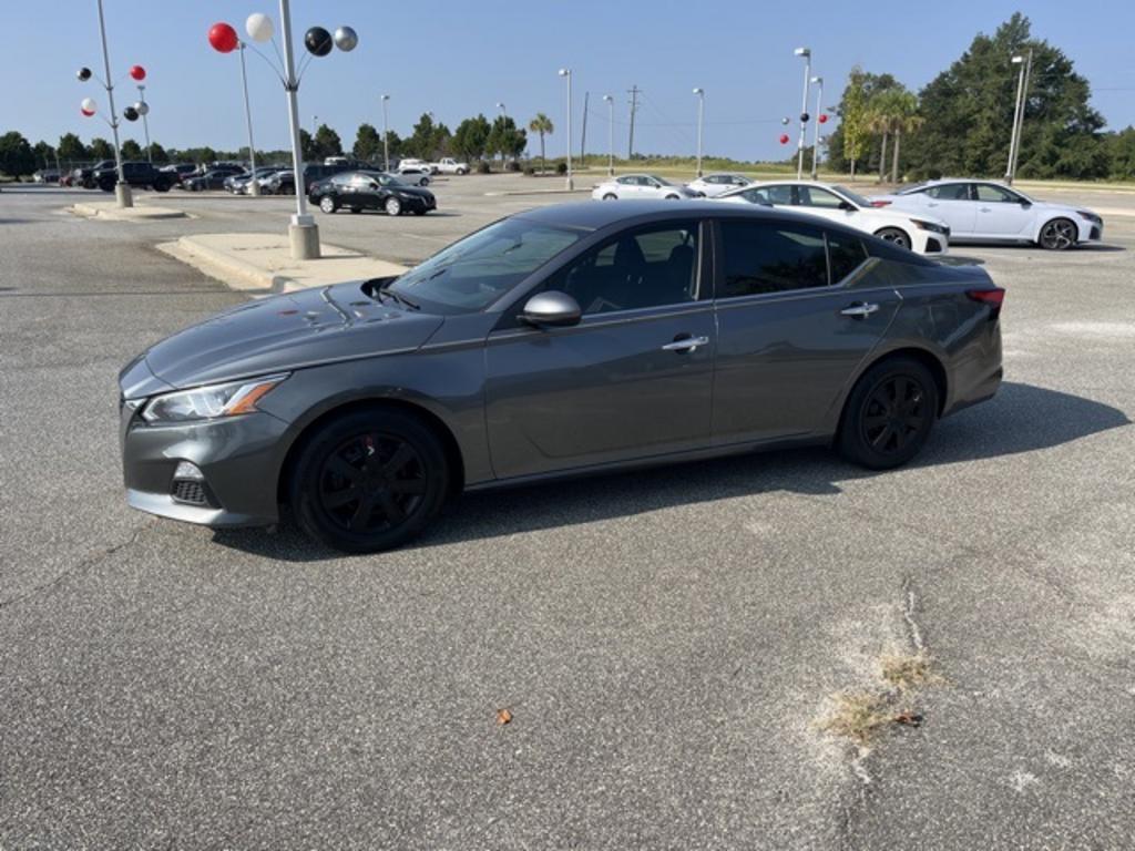 2020 Nissan Altima - $21,000