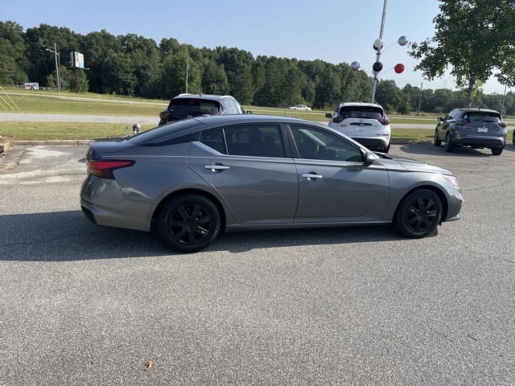 2020 Nissan Altima - $21,000