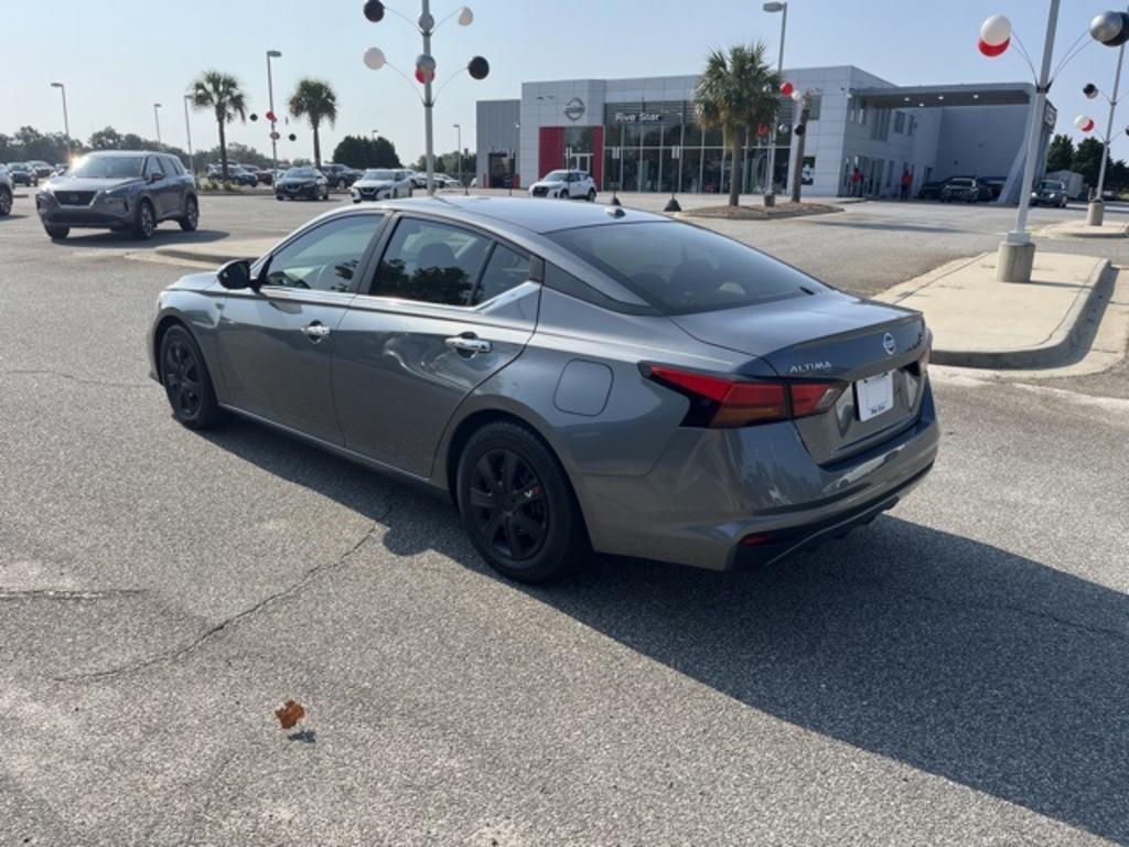2020 Nissan Altima - $21,000