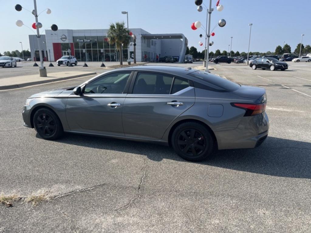 2020 Nissan Altima - $21,000