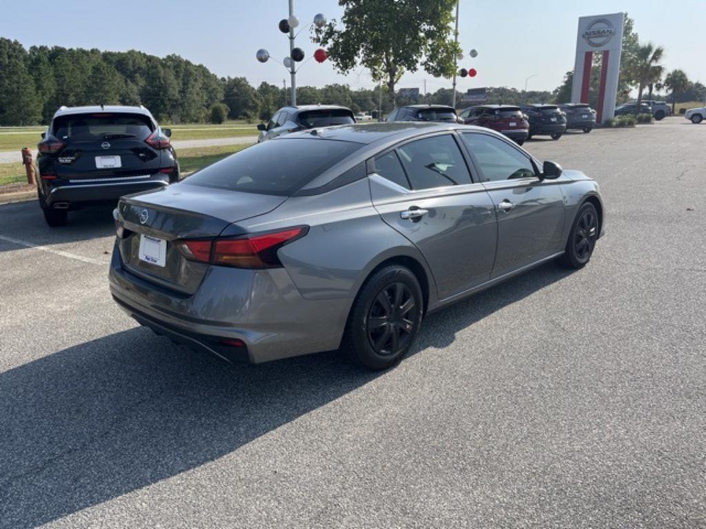 2020 Nissan Altima - $21,000