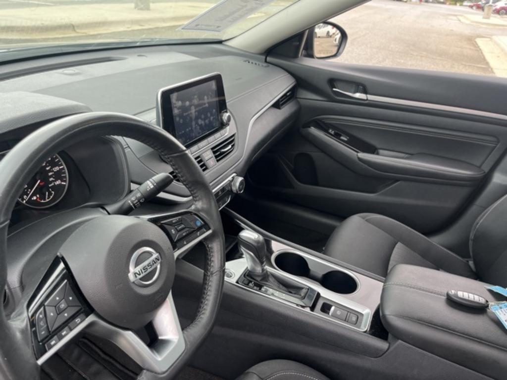 2022 Nissan Altima - $23,000