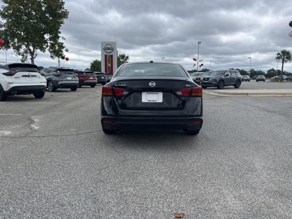 2022 Nissan Altima - $23,000