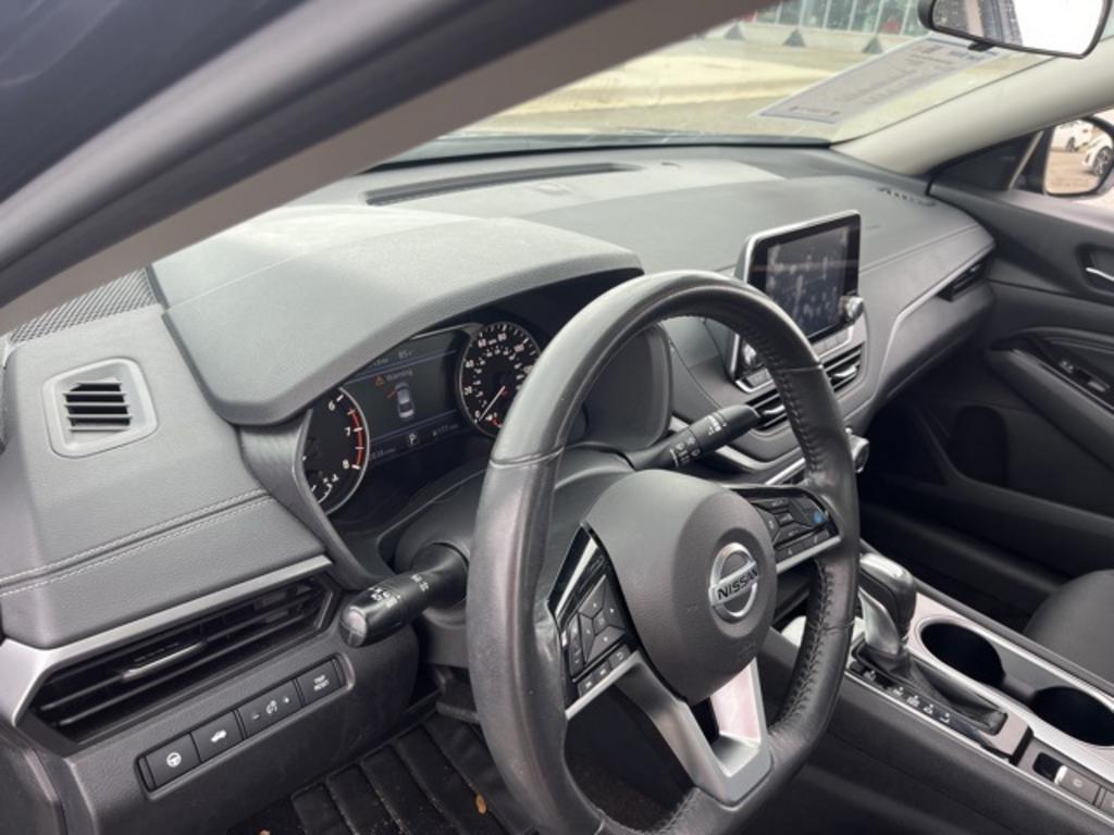 2022 Nissan Altima - $23,000
