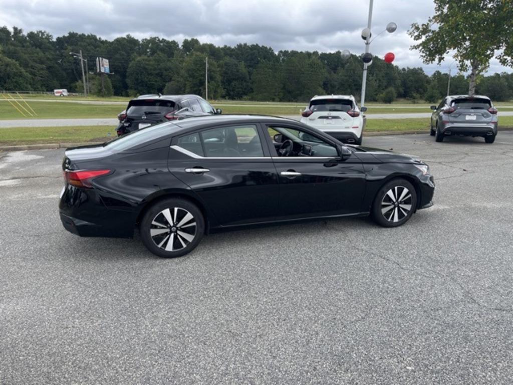2022 Nissan Altima - $23,000