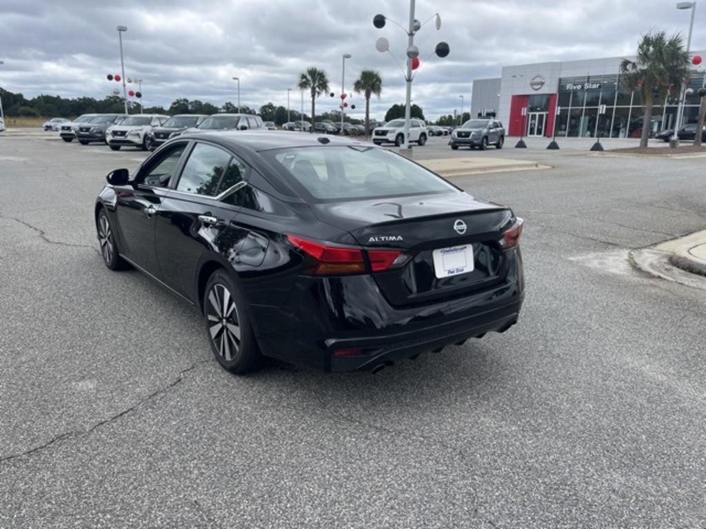 2022 Nissan Altima - $23,000