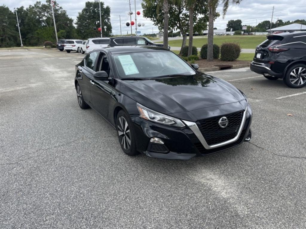 2022 Nissan Altima - $23,000