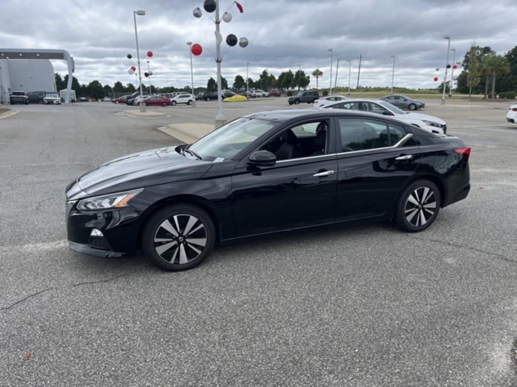 2022 Nissan Altima - $23,000