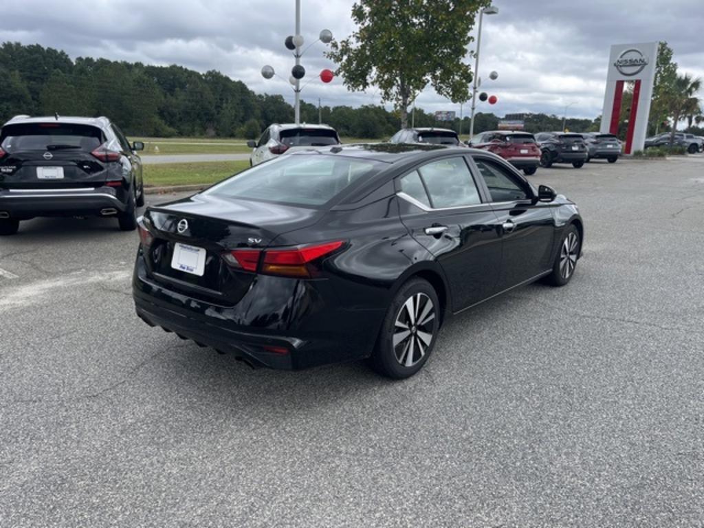 2022 Nissan Altima - $23,000