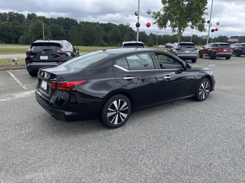 2022 Nissan Altima - $23,000
