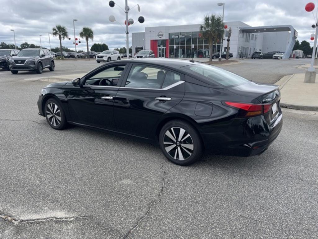 2022 Nissan Altima - $23,000