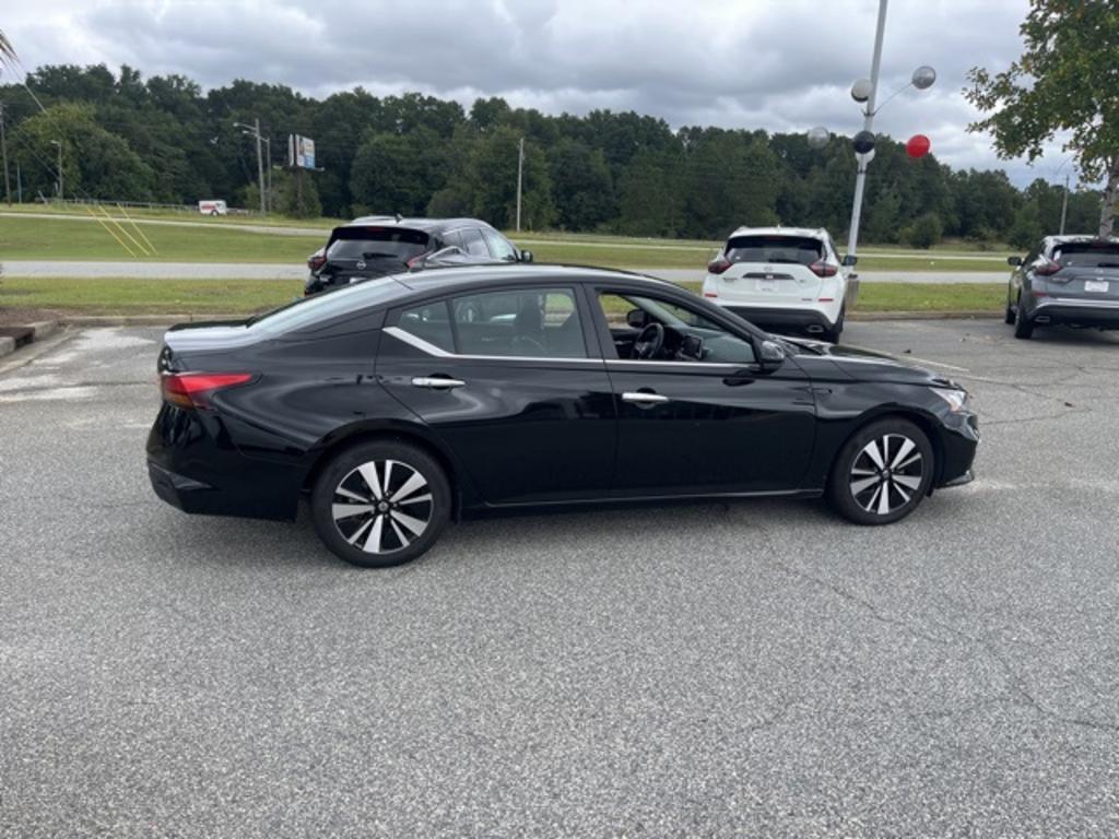 2022 Nissan Altima - $23,000