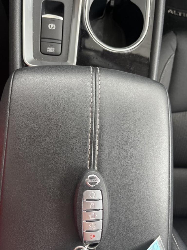 2022 Nissan Altima - $23,000