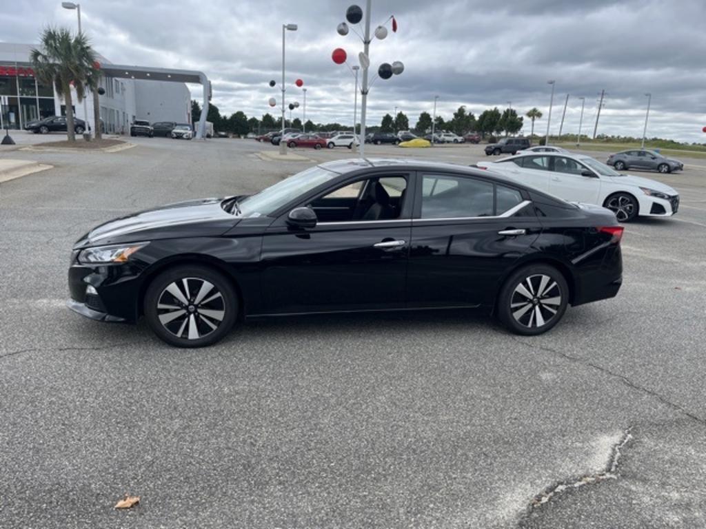 2022 Nissan Altima - $23,000