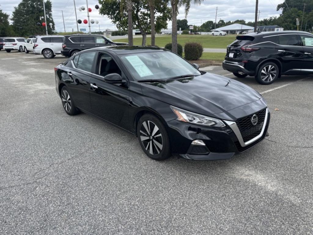 2022 Nissan Altima - $23,000