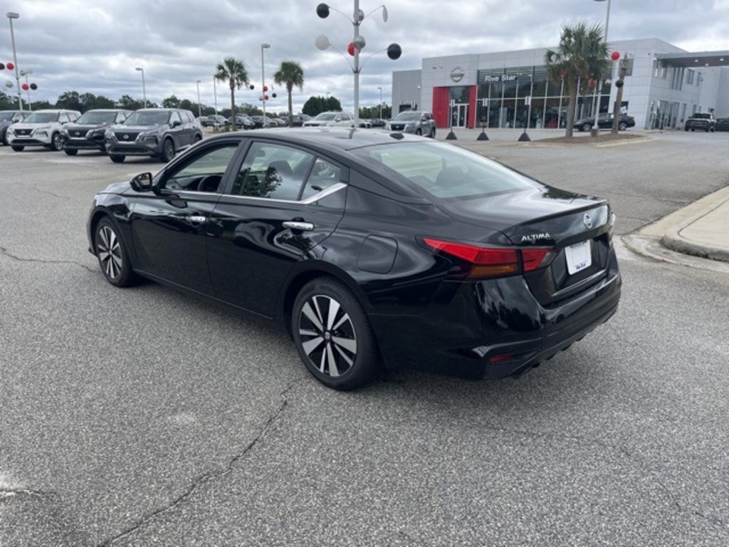2022 Nissan Altima - $23,000