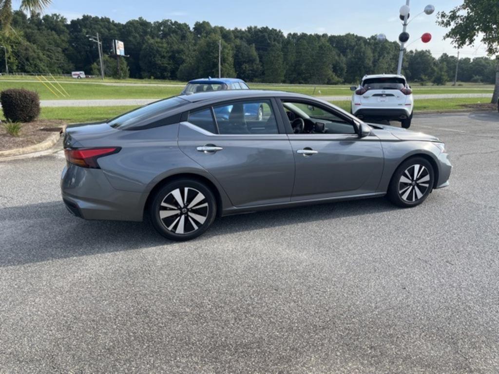 2022 Nissan Altima - $22,000
