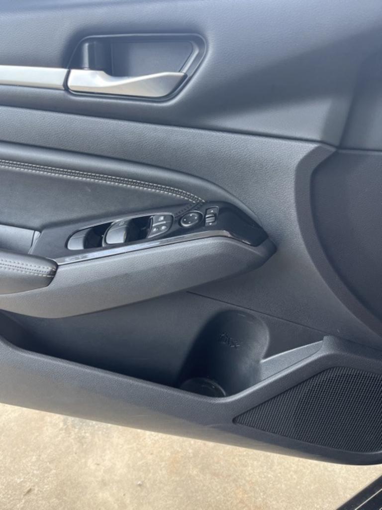 2022 Nissan Altima - $22,000