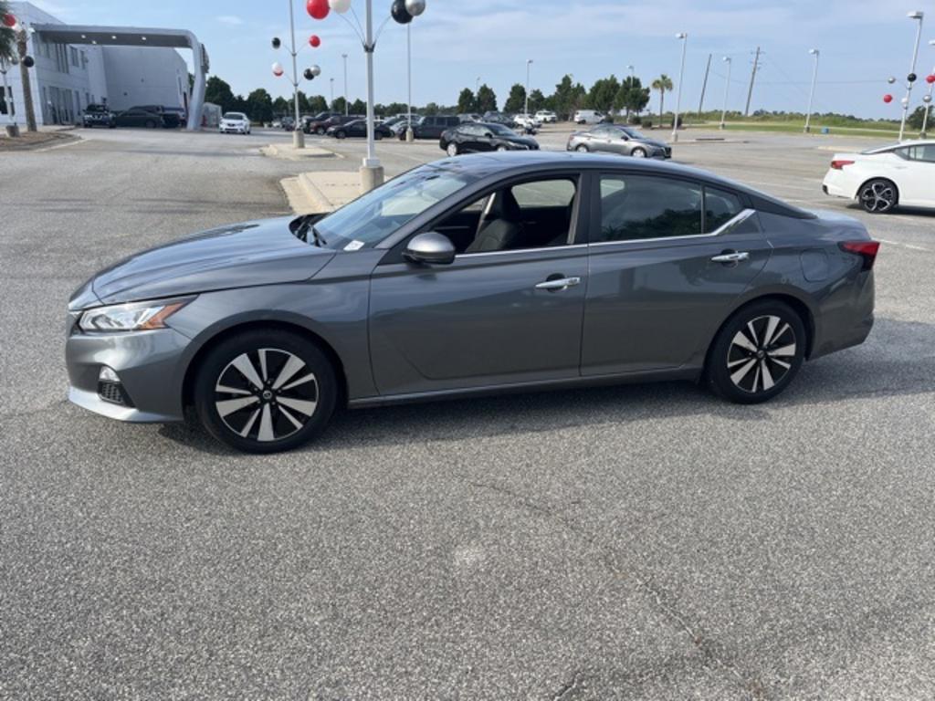 2022 Nissan Altima - $22,000