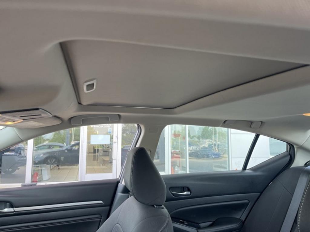 2022 Nissan Altima - $22,000