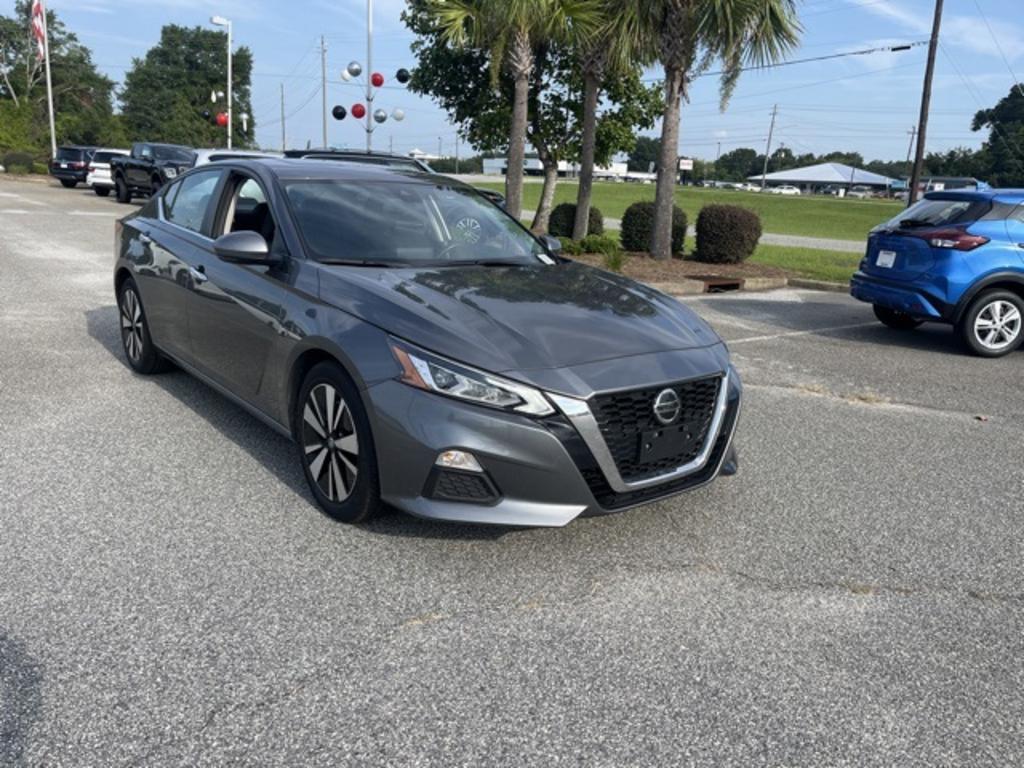 2022 Nissan Altima - $22,000
